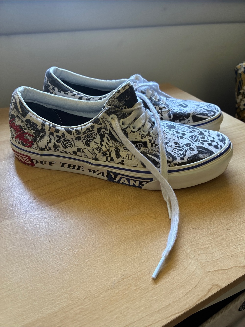 EUC Lady Vans Graphic Low-Top Sneakers with Red Accent